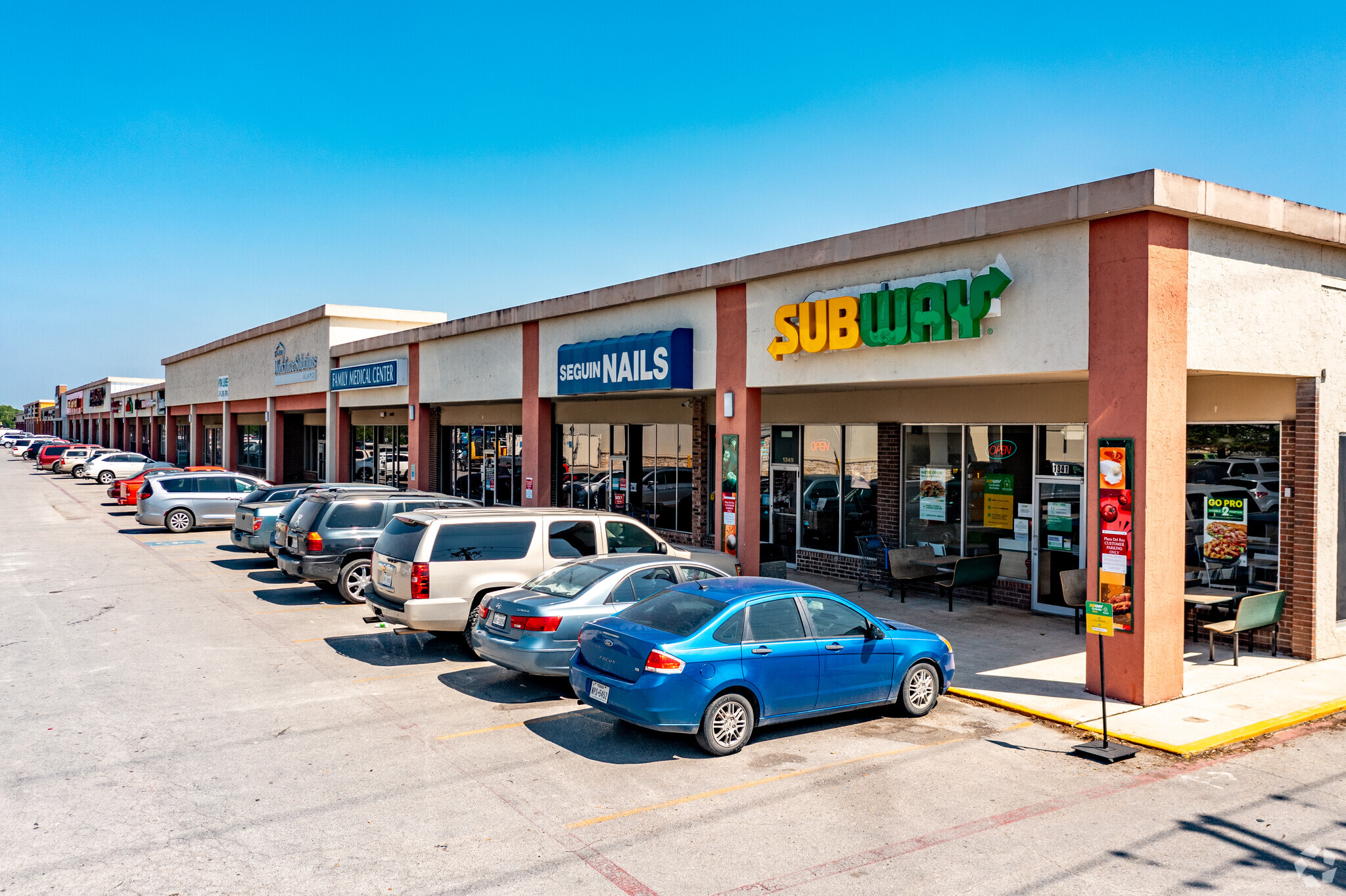 1341-1489 E Court St, Seguin, TX for lease Building Photo- Image 1 of 4