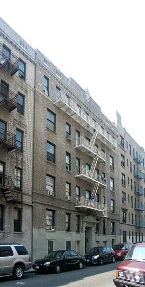 114 Field Pl, Bronx, NY for sale - Primary Photo - Image 1 of 1