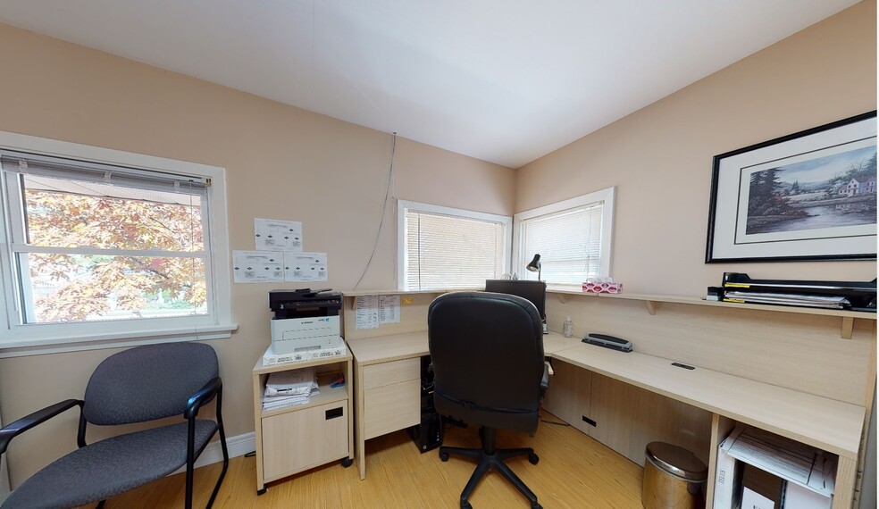 11 Belmont Av W, Kitchener, ON for sale - Interior Photo - Image 3 of 9