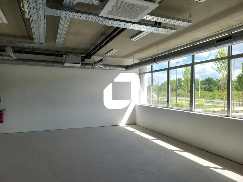 Office in VILLENAVE-D'ORNON for lease - Building Photo - Image 2 of 8