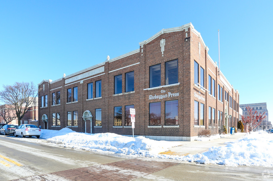 632 Center Ave, Sheboygan, WI for sale - Building Photo - Image 1 of 1