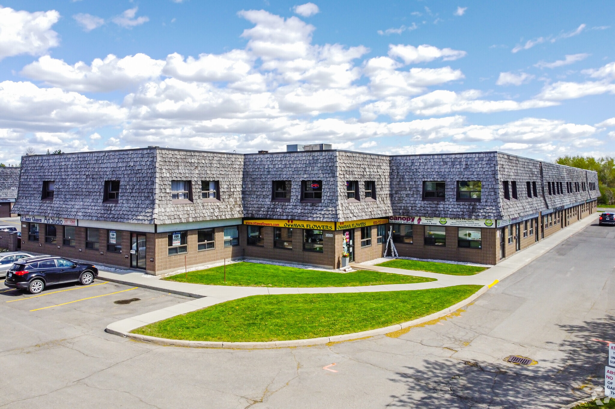 2000 Thurston Dr, Ottawa, ON for lease Primary Photo- Image 1 of 3