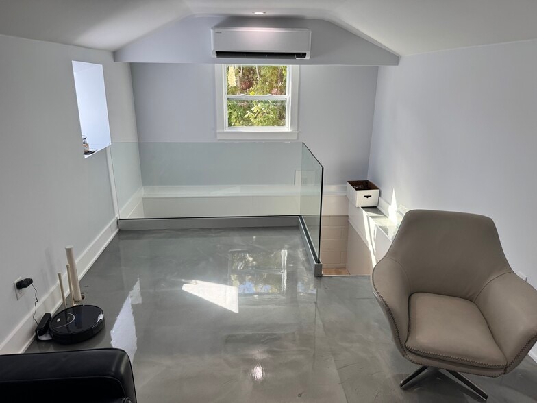 2010 Kings Cir S, Neptune Beach, FL for lease - Interior Photo - Image 3 of 8