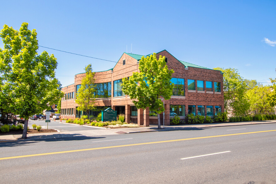 141 NW Greenwood Ave, Bend, OR for lease - Building Photo - Image 2 of 18