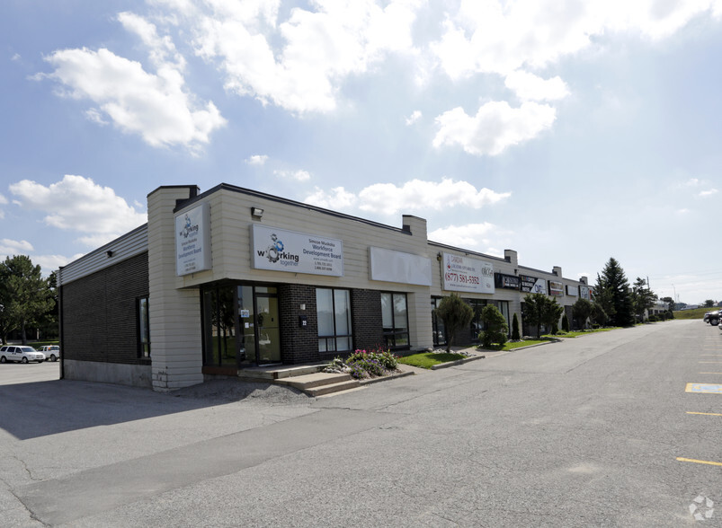 18 Alliance Blvd, Barrie, ON for lease - Building Photo - Image 3 of 5