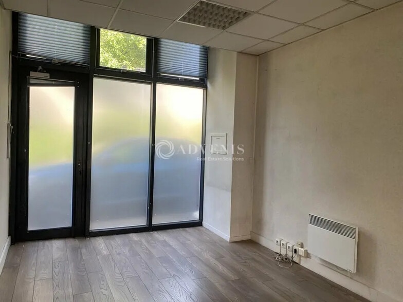 Office in Vanves for lease - Building Photo - Image 3 of 11