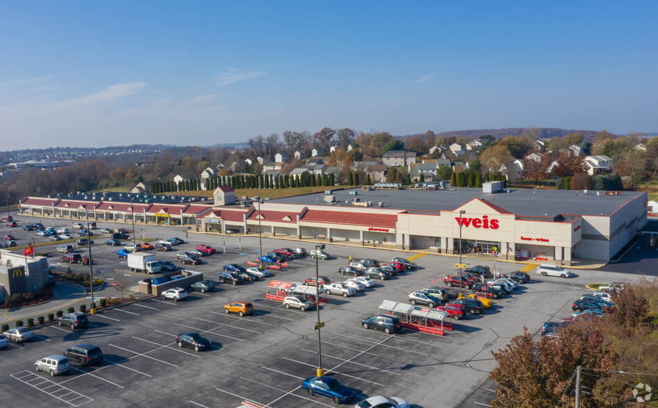 601-693 Lombard Rd, Red Lion, PA for lease - Building Photo - Image 1 of 2