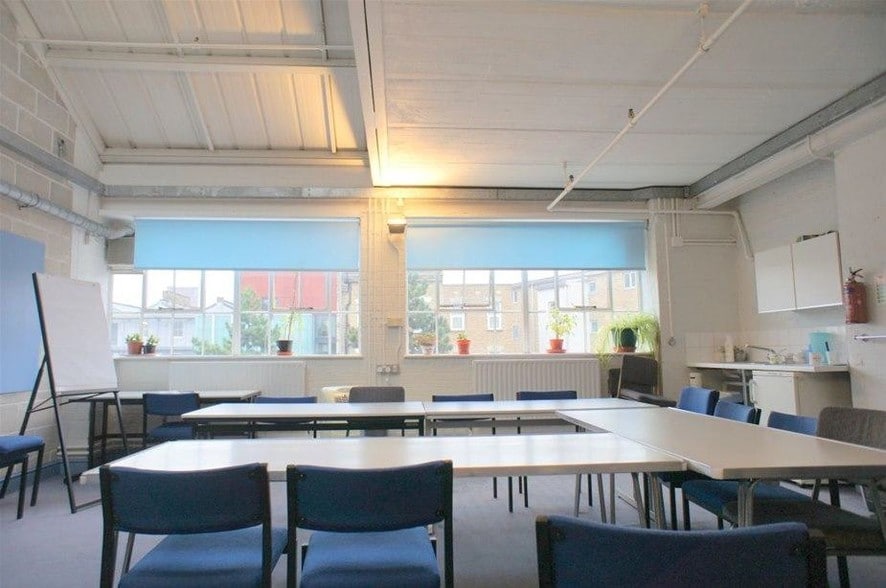 3 Gillet Sq, London for lease - Interior Photo - Image 3 of 7