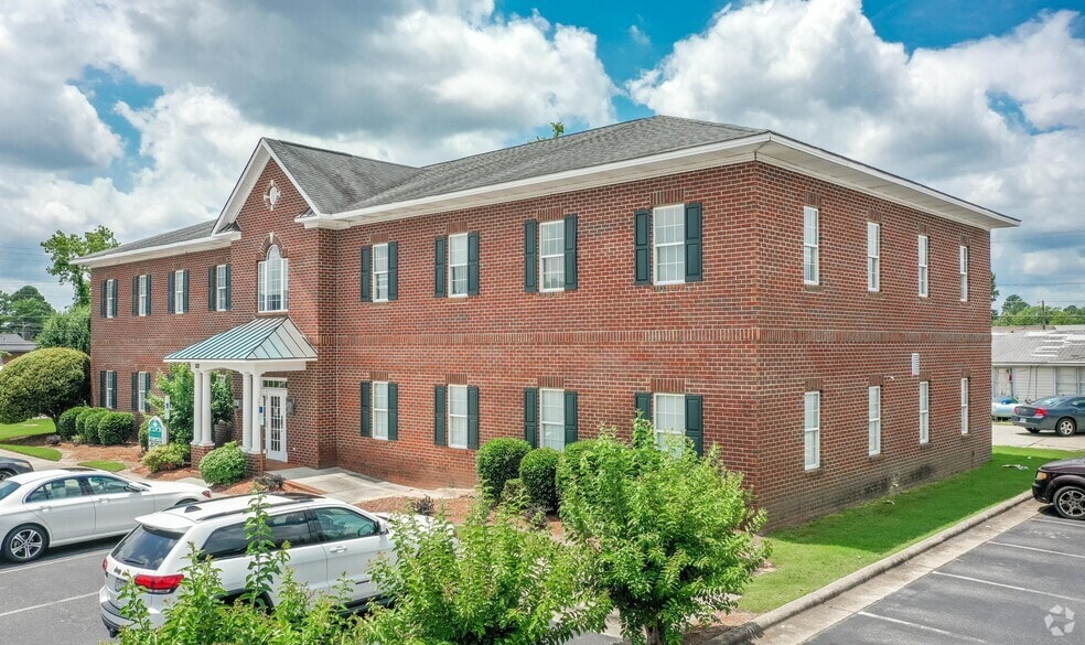 2944 Breezewood Ave, Fayetteville, NC for lease - Building Photo - Image 1 of 17