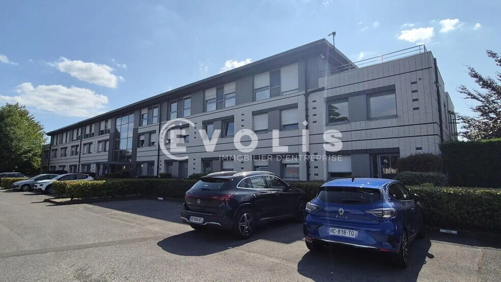 Office in Magny-le-Hongre for lease - Building Photo - Image 1 of 4