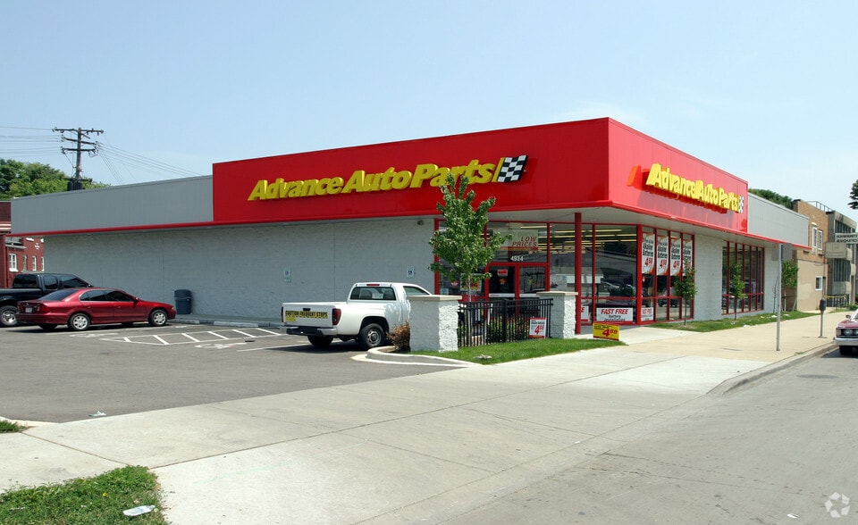 4934 W Fond Du Lac Ave, Milwaukee, WI for lease - Primary Photo - Image 1 of 10