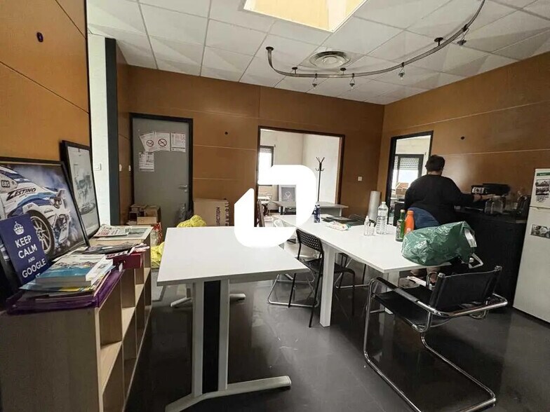 Office in Cenon for lease - Interior Photo - Image 3 of 6