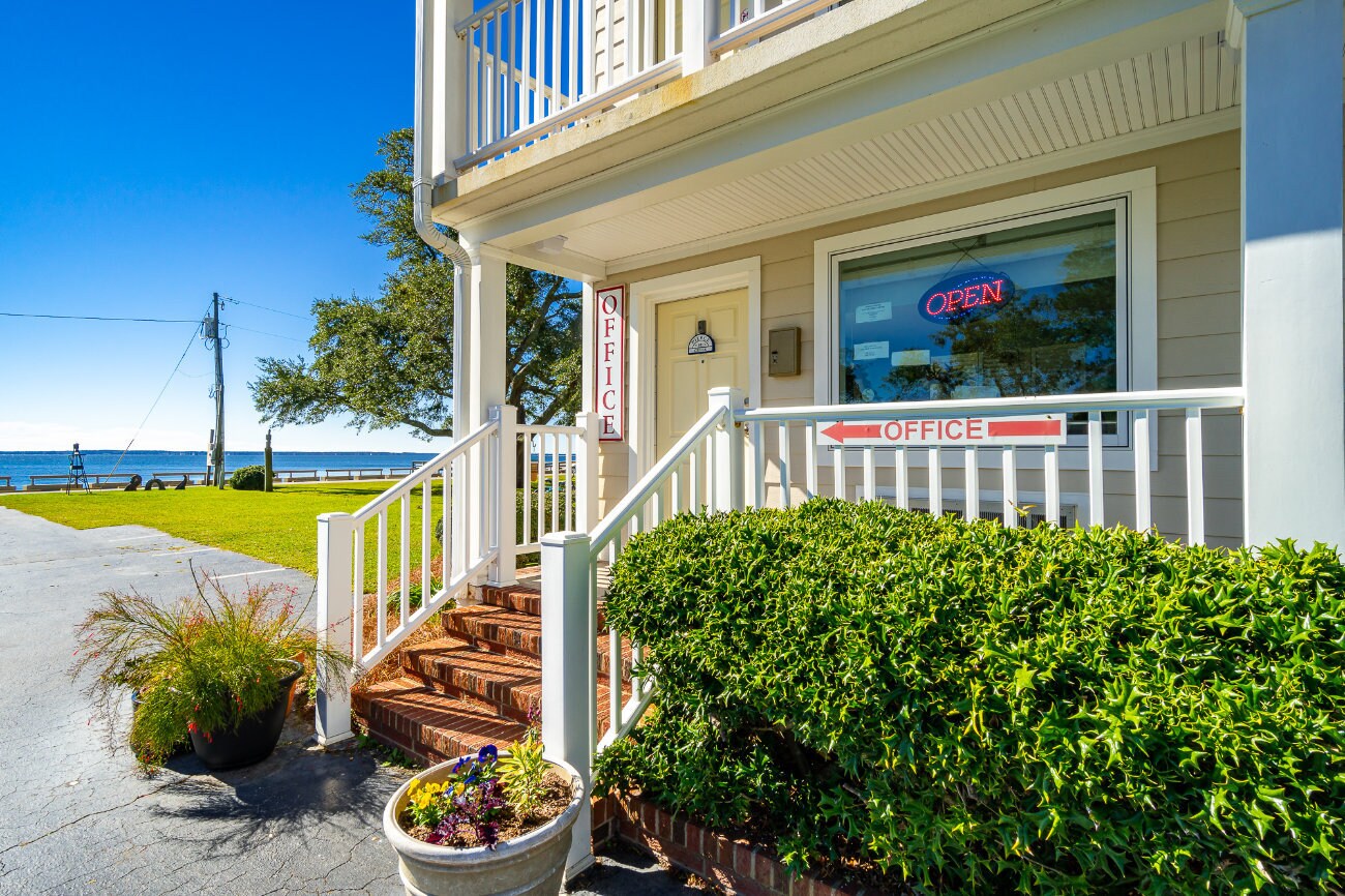 201 Mildred St, Oriental, NC 28571 River Neuse Suites boutique hotel