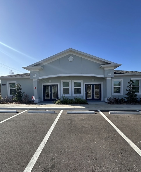 708 Cactus Ridge Cir, Seffner, FL for lease - Building Photo - Image 1 of 36