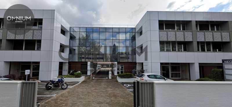 Flex in Bron for lease - Building Photo - Image 1 of 7