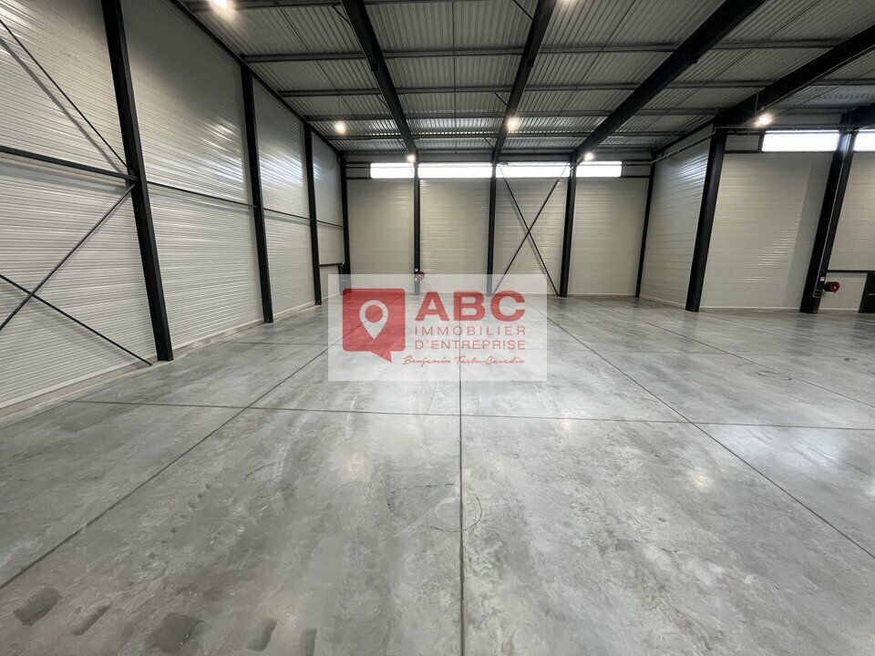 Flex in Nîmes for lease Interior Photo- Image 1 of 11