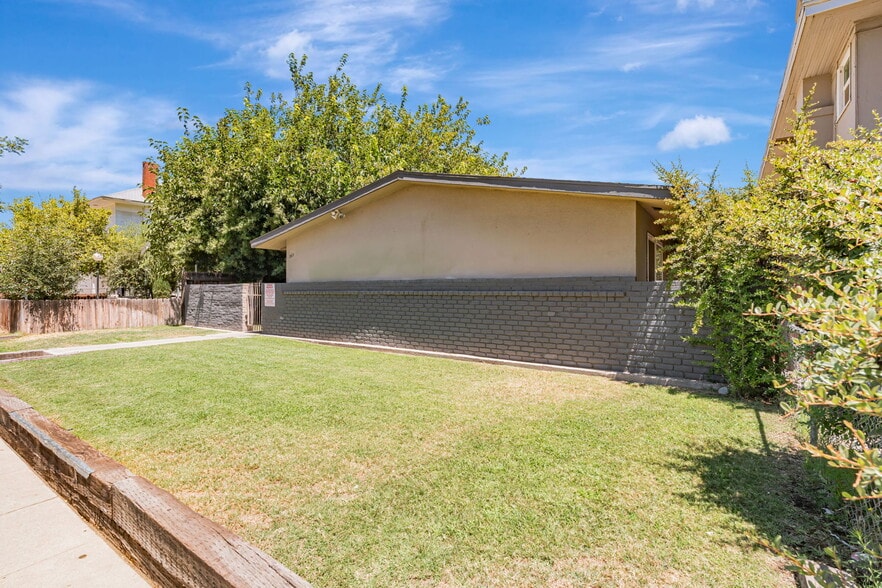 360 N Calaveras St, Fresno, CA for sale - Building Photo - Image 3 of 24