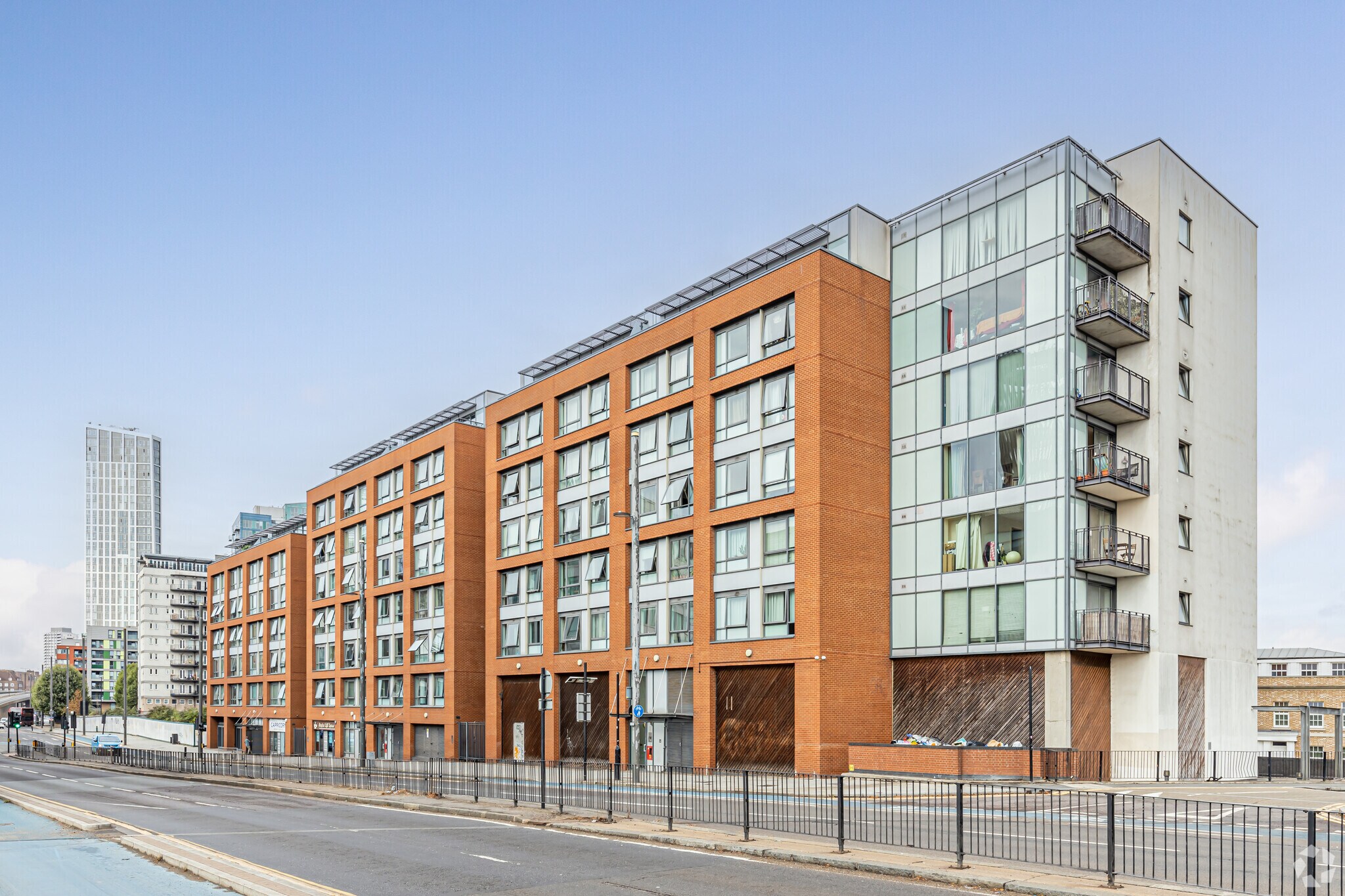 72-74 High St, London for sale Primary Photo- Image 1 of 1