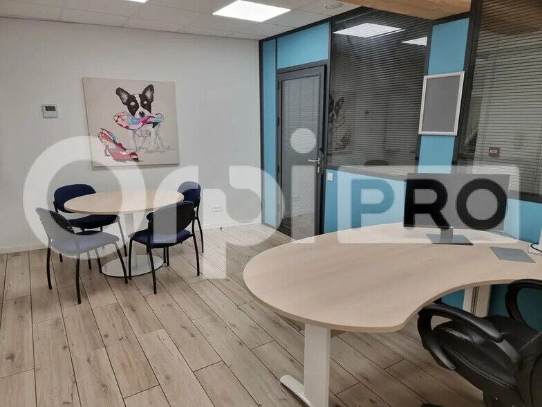 Office in Compiègne for lease - Building Photo - Image 2 of 4