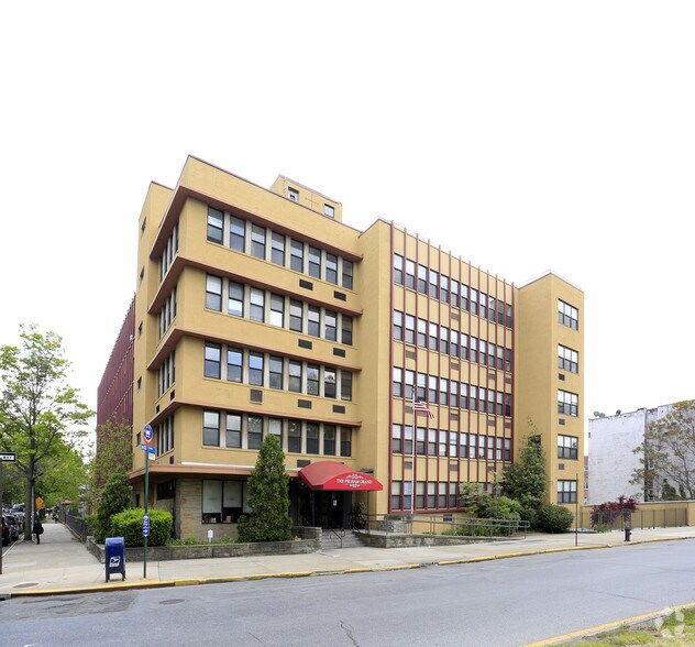 1870 Pelham Pky S, Bronx, NY for sale - Primary Photo - Image 1 of 1