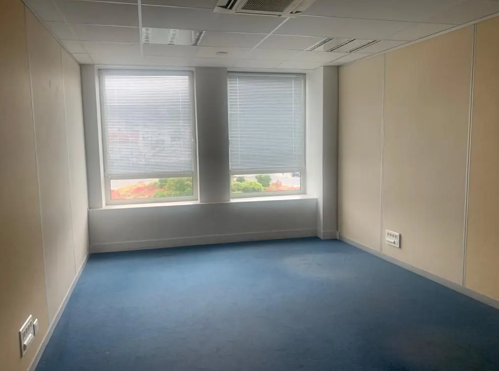 Office in Nanterre for lease Interior Photo- Image 1 of 4