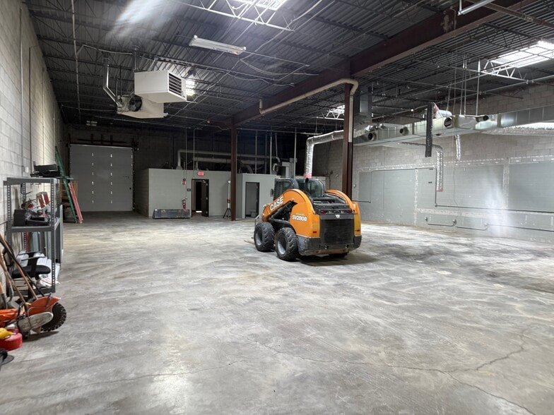 271 Beinoris Dr, Wood Dale, IL for lease - Building Photo - Image 3 of 12