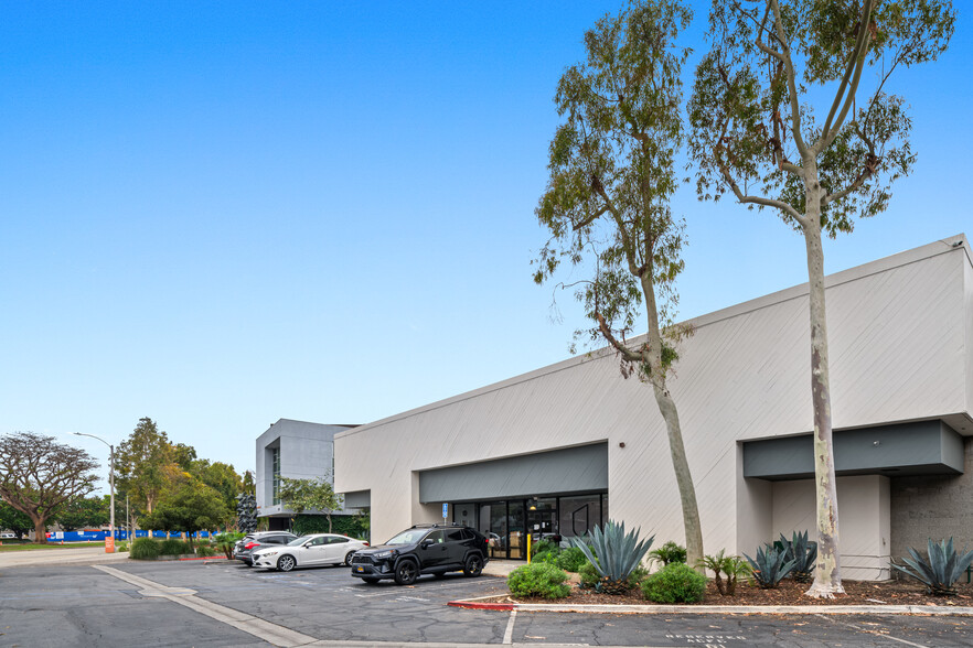 1811-1855 Centinela Ave, Santa Monica, CA for lease - Building Photo - Image 3 of 17