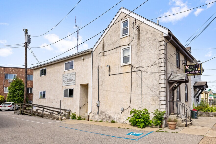 7026 Ridge Ave, Philadelphia, PA for sale - Building Photo - Image 2 of 25