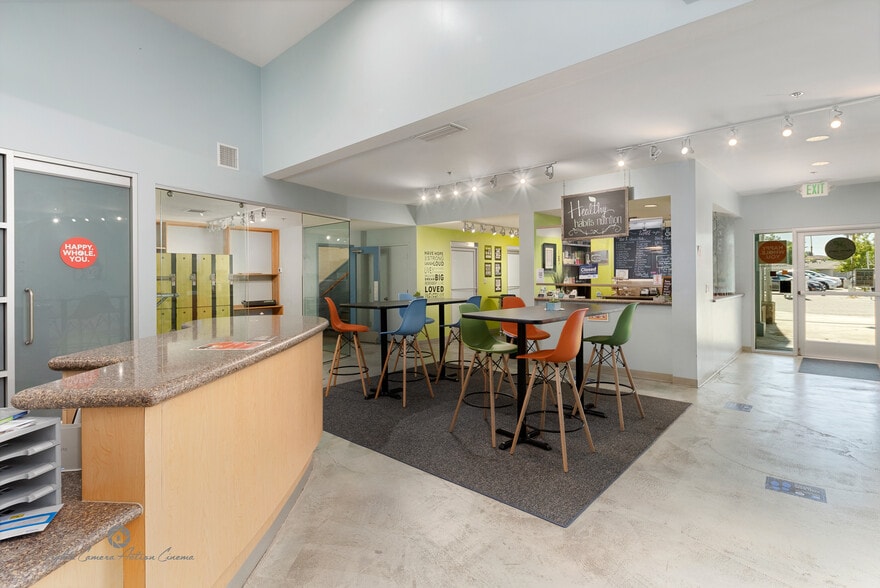 2611 F St, Bakersfield, CA for lease - Building Photo - Image 2 of 12