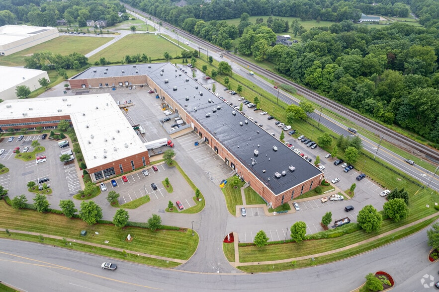 2700 Stanley Gault Pky, Louisville, KY for lease - Aerial - Image 2 of 5