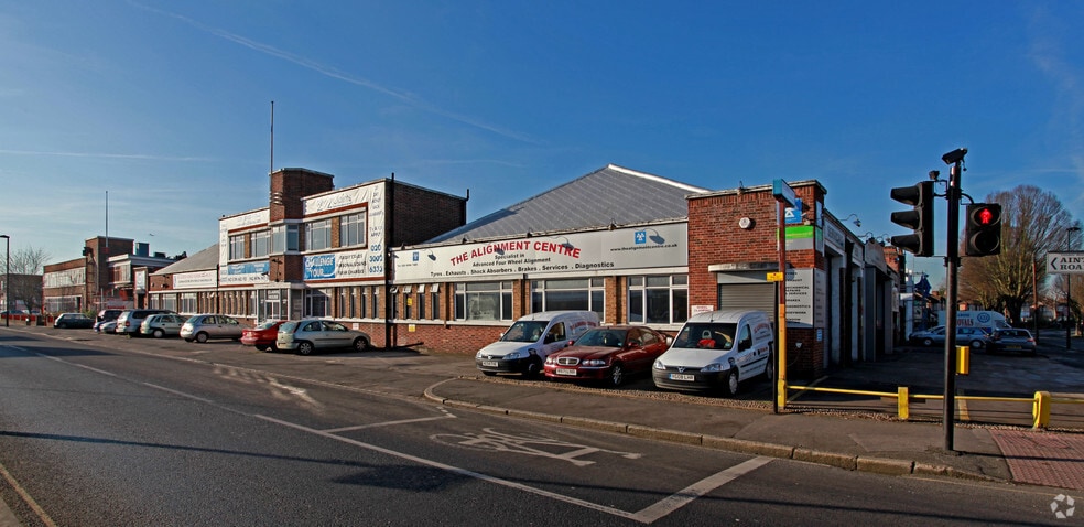 Bilton Road, Park Royal (UB6 7DB) portfolio of 3 properties for sale on LoopNet.com - Primary Photo - Image 2 of 3