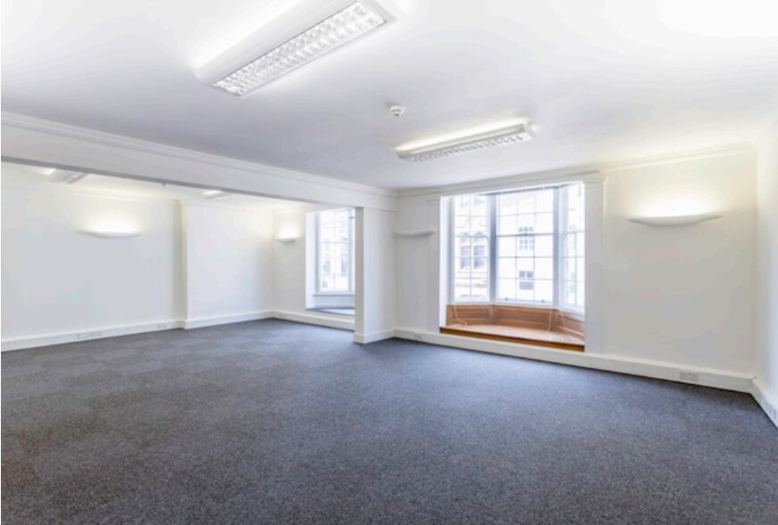 128-130 High St, Guildford for lease - Interior Photo - Image 2 of 4