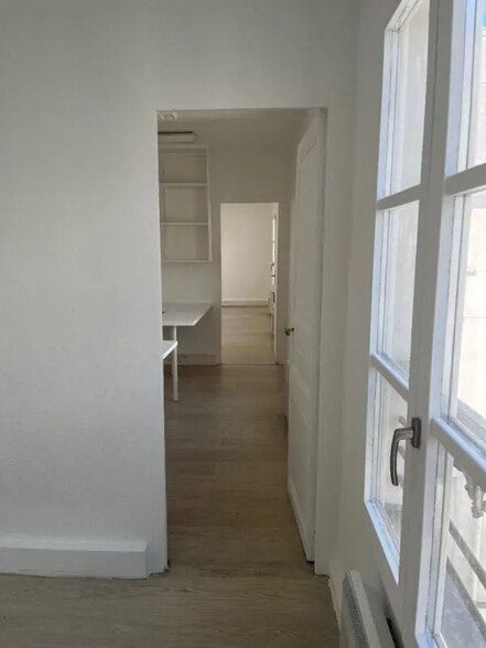 Office in Paris for lease - Interior Photo - Image 2 of 5