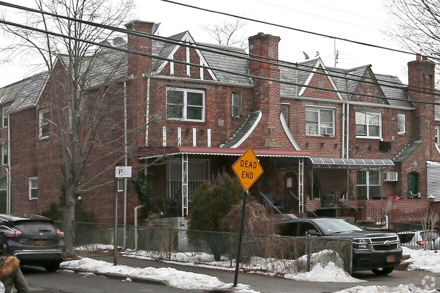 67-01 Burns St, Forest Hills, NY for sale - Building Photo - Image 1 of 1