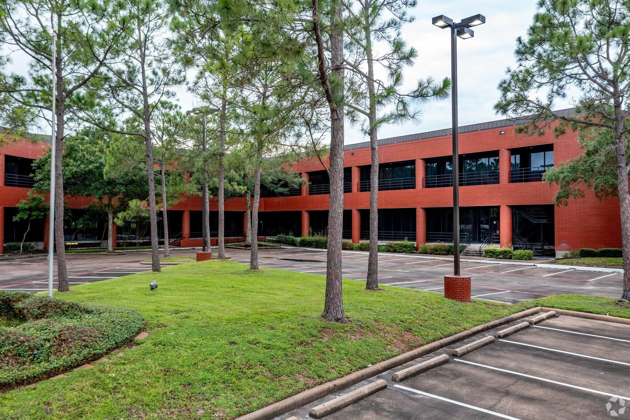 600 Gemini St, Houston, TX for lease Building Photo- Image 1 of 27