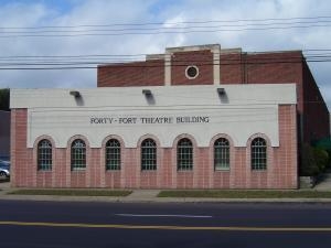 920 Wyoming Ave, Forty Fort, PA for lease - Building Photo - Image 1 of 8