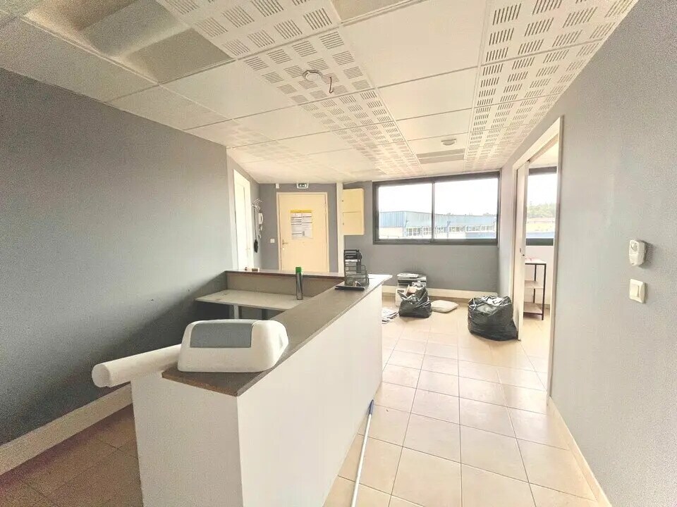 Office in Mouans-Sartoux for sale Interior Photo- Image 1 of 6