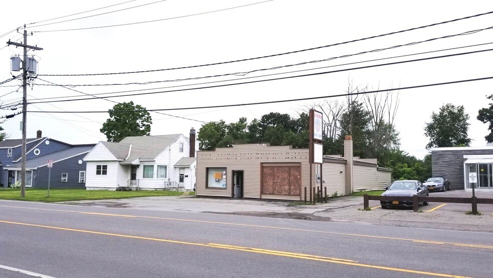 1716-1718 Burrstone Rd, New Hartford, NY for sale - Building Photo - Image 1 of 1