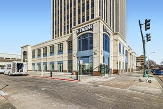 2 N Cascade Ave, Colorado Springs, CO for lease Building Photo- Image 2 of 28