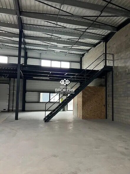 Flex in Vertou for lease - Building Photo - Image 2 of 4
