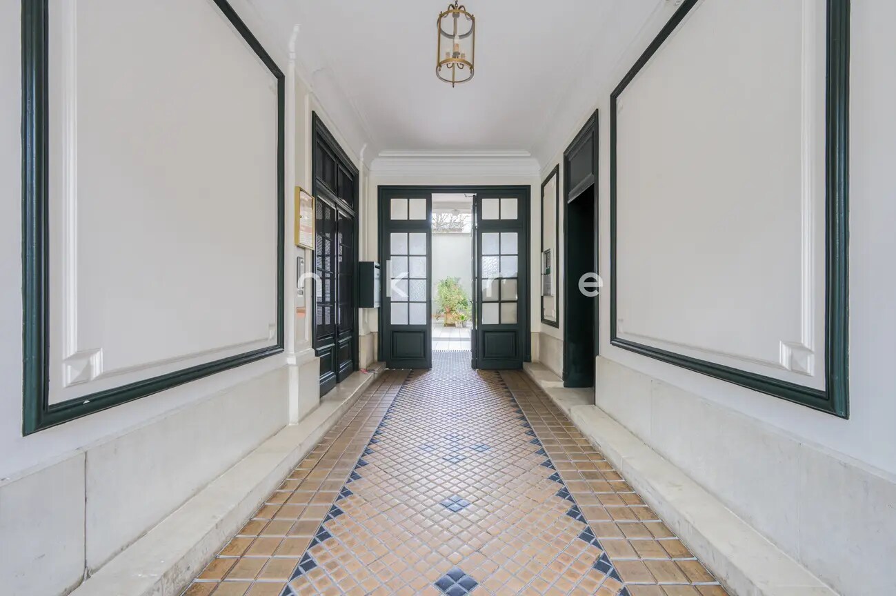 Office in Paris for lease Lobby- Image 1 of 8