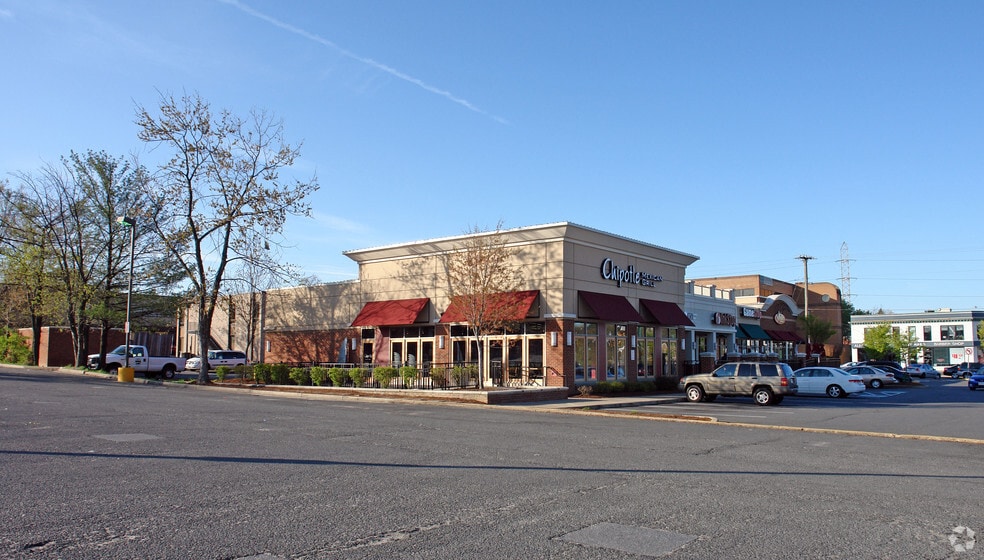 201-213 Maple Ave E, Vienna, VA for sale - Building Photo - Image 1 of 1