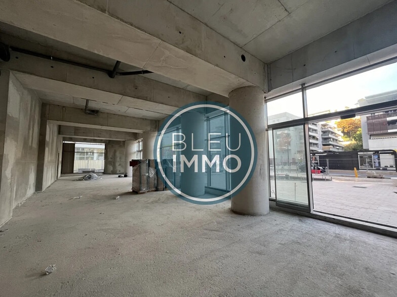 Retail in Nice for lease - Interior Photo - Image 2 of 5