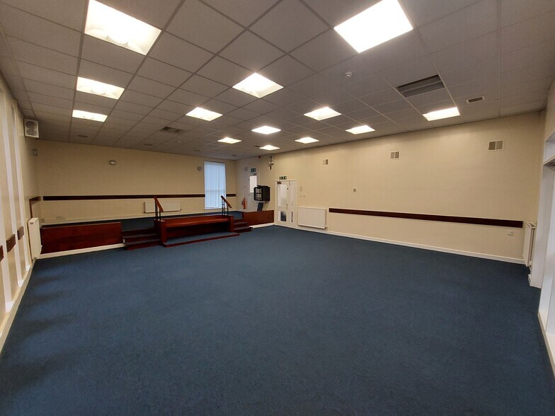 30 Elizabeth Av, Larbert for sale - Building Photo - Image 2 of 3