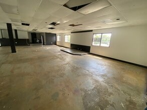 1735 Defoor Pl Nw, Atlanta, GA for lease Interior Photo- Image 2 of 7