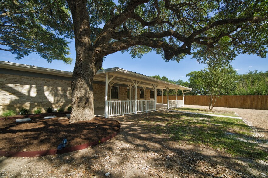 700 Old Fitzhugh Rd, Dripping Springs, TX 78620