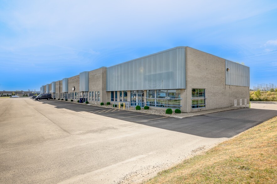 1405-1453 St Bergar, Laval, QC for lease - Building Photo - Image 3 of 9