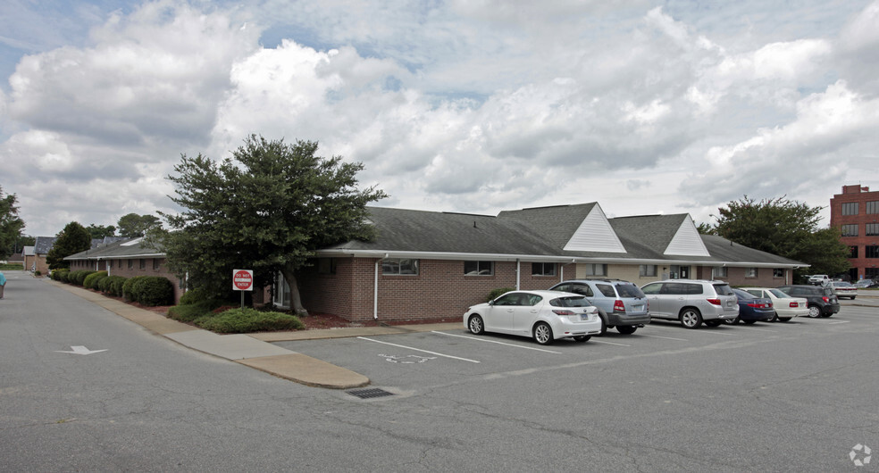 1704-1760 Sir William Osler Dr, Virginia Beach, VA for lease - Building Photo - Image 2 of 4