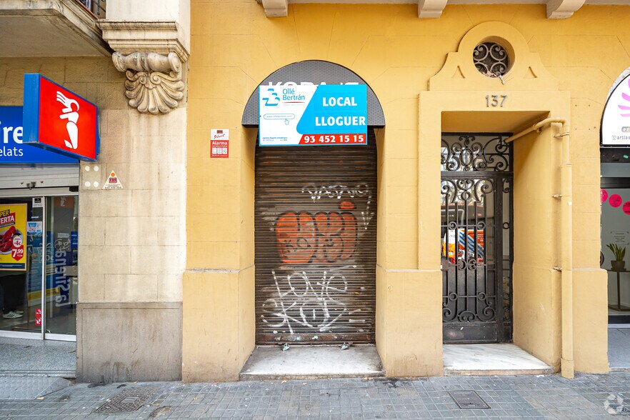 Multifamily in Barcelona, Barcelona for sale - Building Photo - Image 2 of 2
