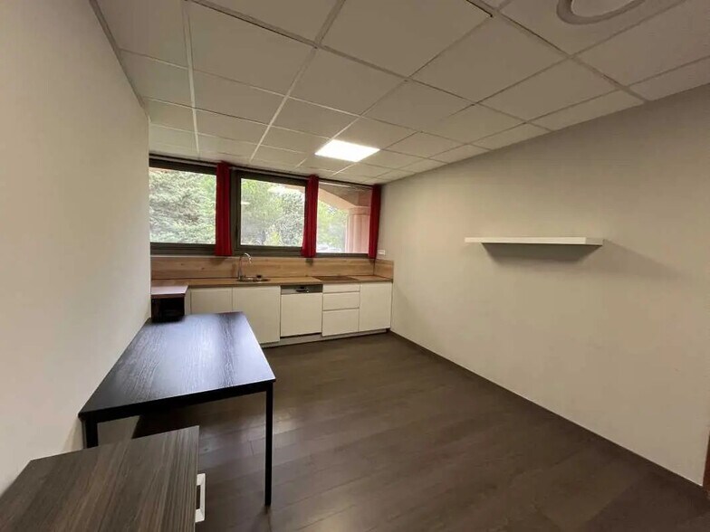 155 Voie Ariane, La Ciotat for lease - Interior Photo - Image 3 of 11